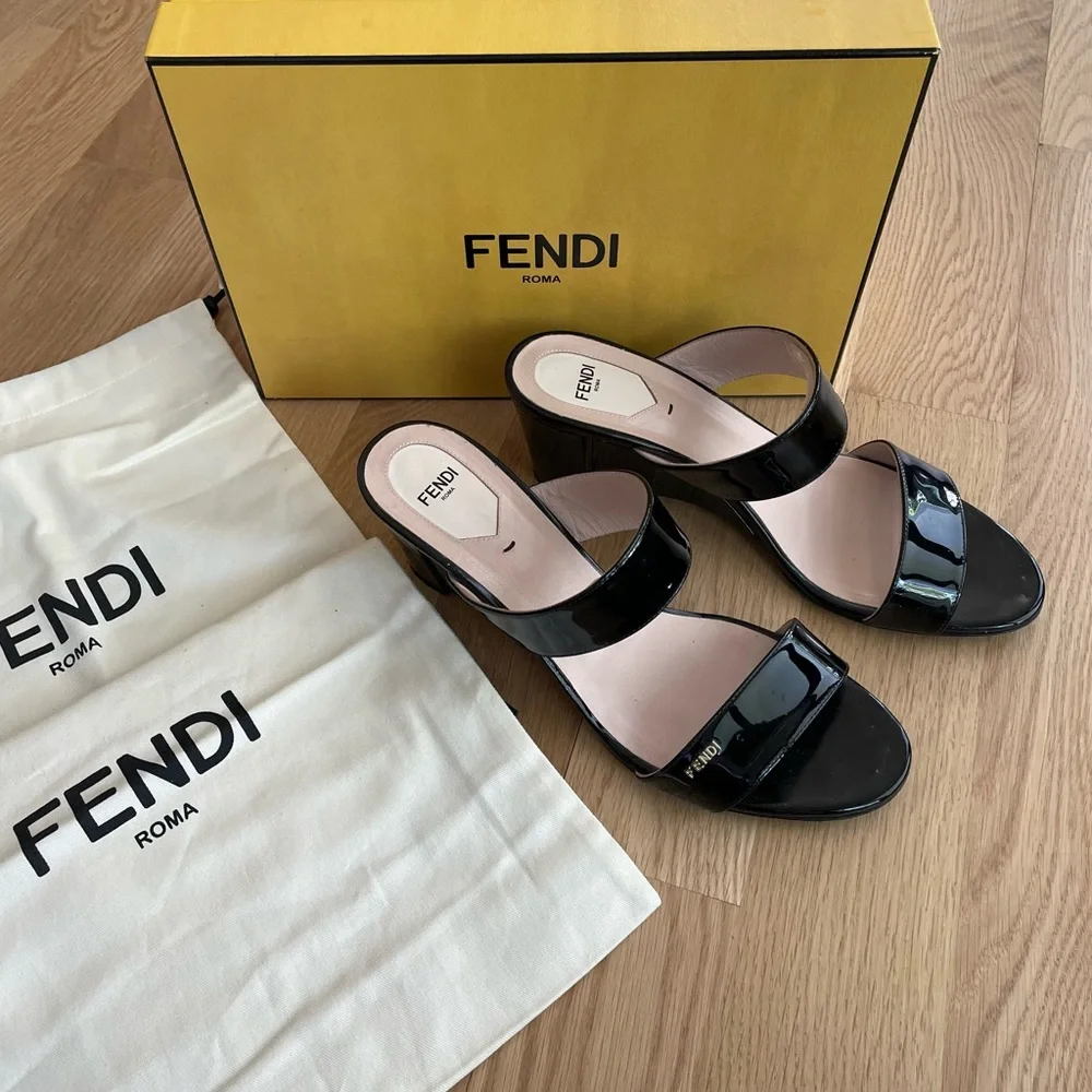 Fendi black patent leather slides Size 42 - Picture 2 of 7